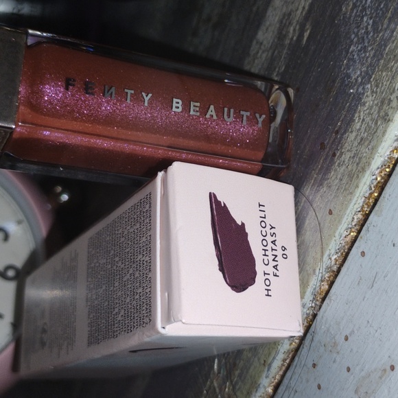 3/$30 NIB Fenty Beauty Gloss Bomb Lip Luminizer - Hot Chocolit Fantasy - Picture 4 of 6